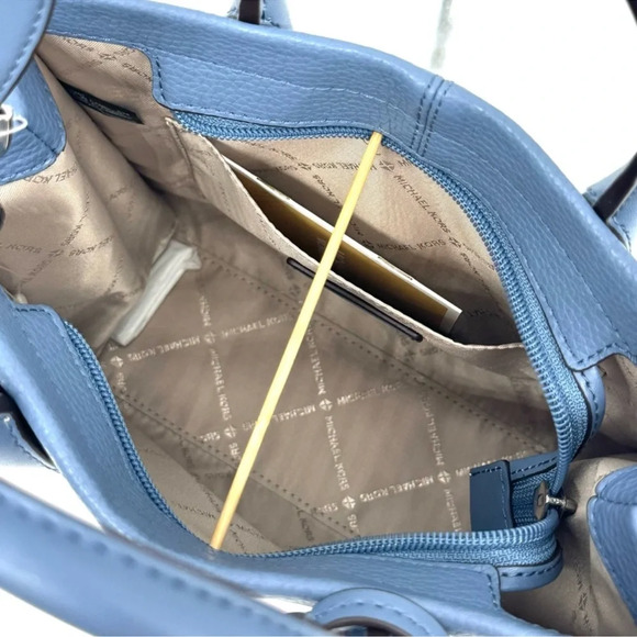 Michael Kors Mirella Small Crossbody Bag & Quilted Trifold Wallet Denim - Picture 8 of 12